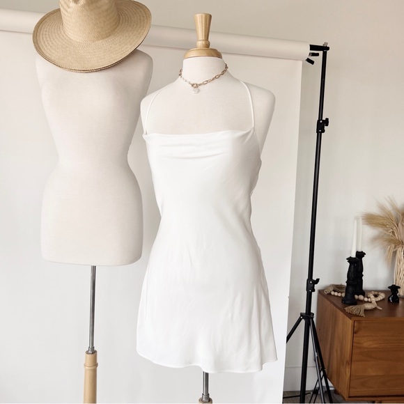 NWT CREAM WHITE SILKY BACKLESS DRESS - Picture 7 of 8